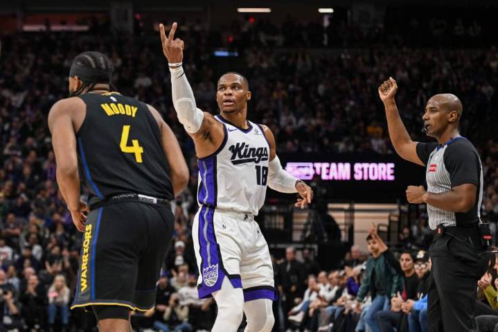 Steph-less Warriors run out of steam in loss to Sacramento Kings