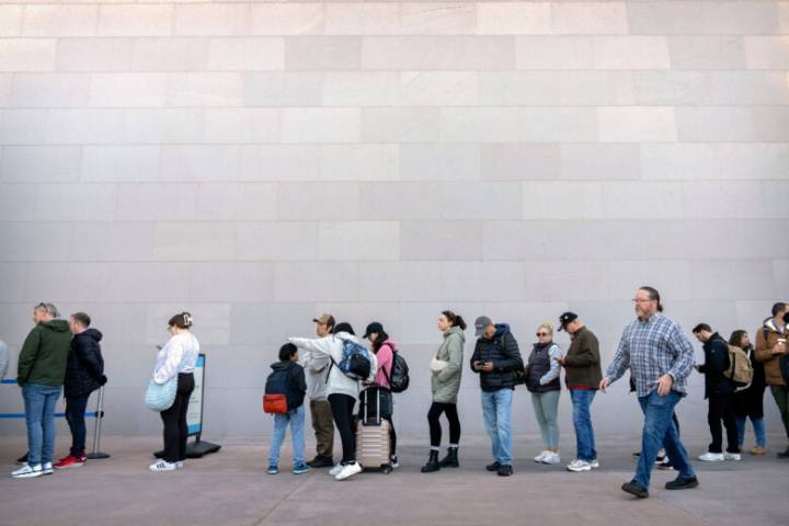 All Smithsonian museums to reopen by Monday