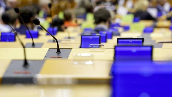 La Eurocámara facilita el voto a las eurodiputadas durante la baja por maternidad: “¿Queremos un Parlamento diverso o donde solo haya hombres?"