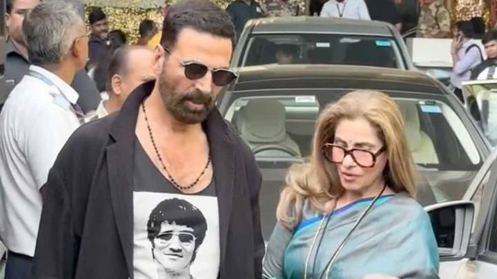 Akshay Kumar Holding Mom-In-Law Dimple Kapadia’s Handbag At Airport Is Too Sweet To Miss