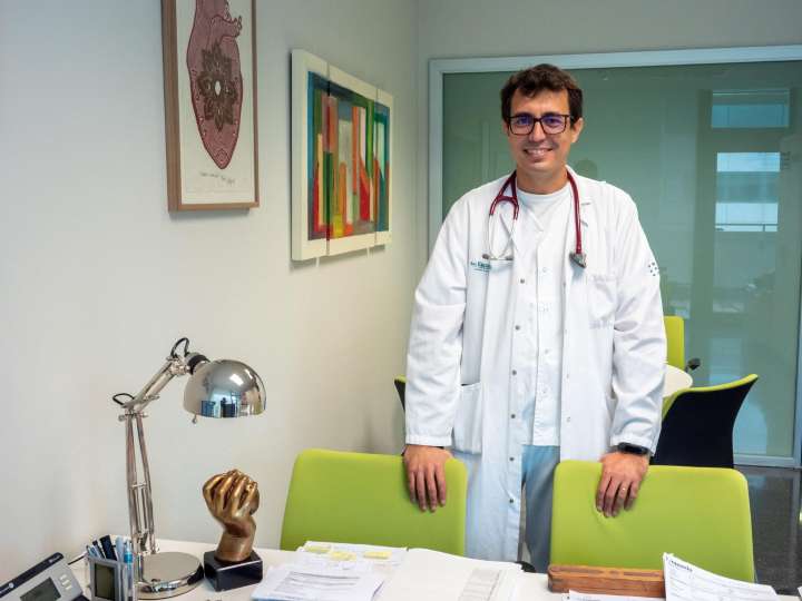 El cardiólogo mallorquín Xavier Rosselló firma un estudio internacional que redefine el tratamiento tras un infarto