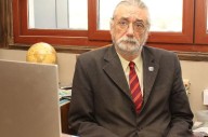 Honran al Dr. Eduardo Llugdar con un Doctorado Honoris Causa por su trayectoria jurídica y académica