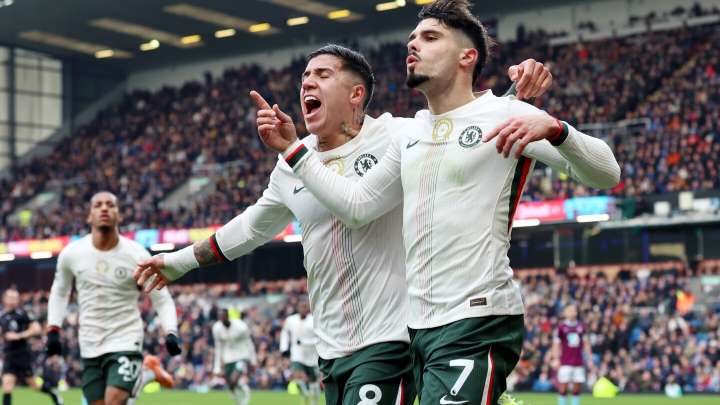 Burnley 0-2 Chelsea: Blues grind out another win