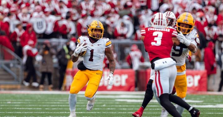 Minnesota keeps Paul Bunyan's Axe with a 17-7 win in the snow over Wisconsin
