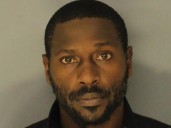 Antonio Brown, exestrella de la NFL, arrestado y extraditado a Estados Unidos