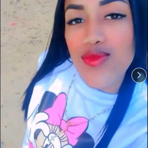 Sujetos matan a una joven tras efectuarle cuatro tiros en el...