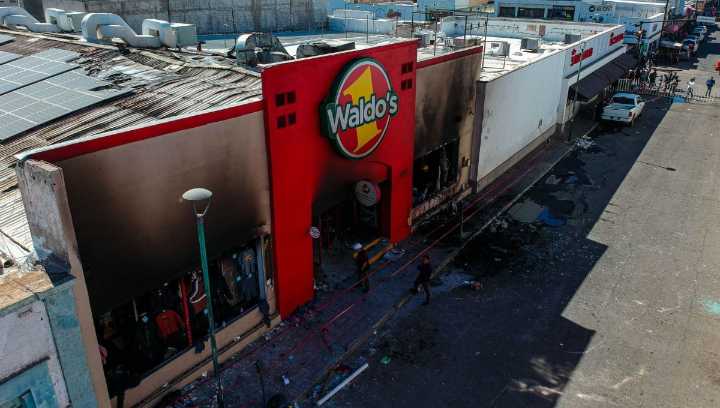 Muere paquetero de 81 años tras incendio en Waldo’s de Hermosillo