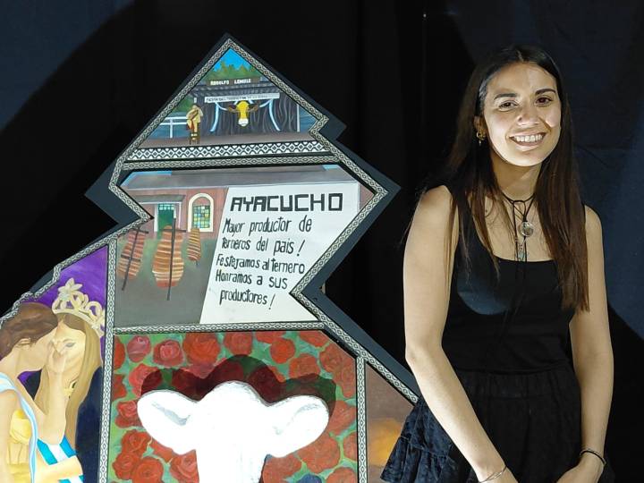 Martina Pereyra presentó el cierre de la materia «Pintura» en el Hall Municipal