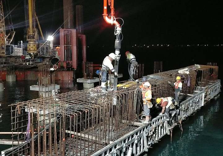 El Puerto finaliza la construcción de los pilotes del tacón y la rampa del Muelle Raos 9