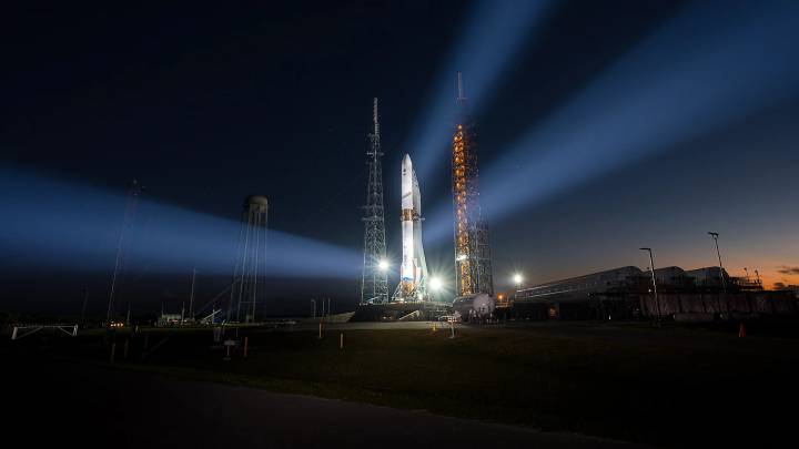 How Blue Origin’s New Glenn rocket booster landing impacts the commercial spaceflight market