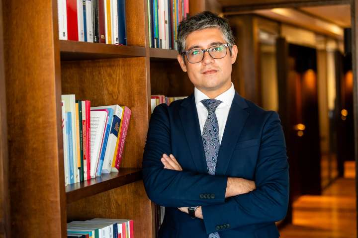 Abogado de Calisto: "En ningún caso la formalización por sí sola supone una condena ni tampoco una inhabilidad para asumir como Senador"