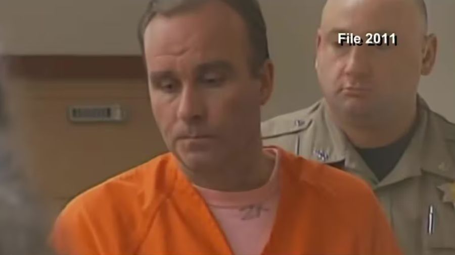 Business sets record straight; had no clue that man playing Santa killed wife years ago