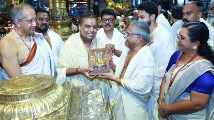Mukesh Ambani Visits Tirupati & Guruvayur Temples, Announces State