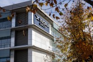 Indra aprueba la compra de Hispasat y renueva parcialmente su cúpula directiva