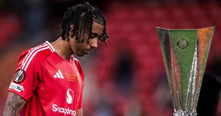 'Everyone knows' - Leny Yoro responds to question on Manchester United revenge vs Tottenham