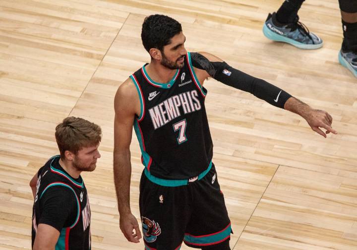 Aldama vuelve a brillar con Memphis pese a la derrota ante los vigentes campeones de la NBA