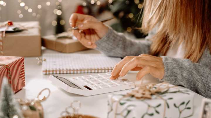 Así puede calcular el monto de la prima de Navidad en Colombia 2025: esto le deben pagar si gana un salario mínimo