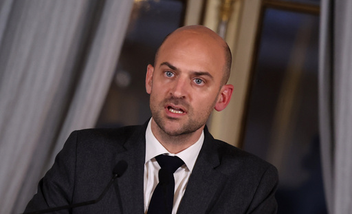 Francia logra la liberación de ciudadano franco-chileno detenido en Venezuela