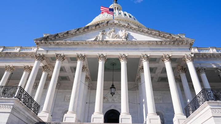 Weekend session gets off to slow start in Senate as lawmakers look for a way out of shutdown