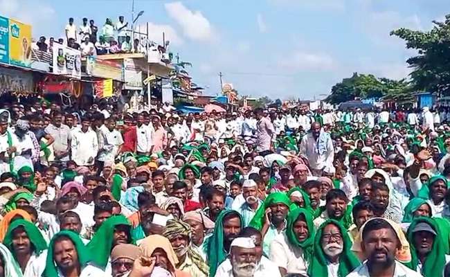 Sugarcane growers intensify protest in Belagavi, demand Rs 3,500...