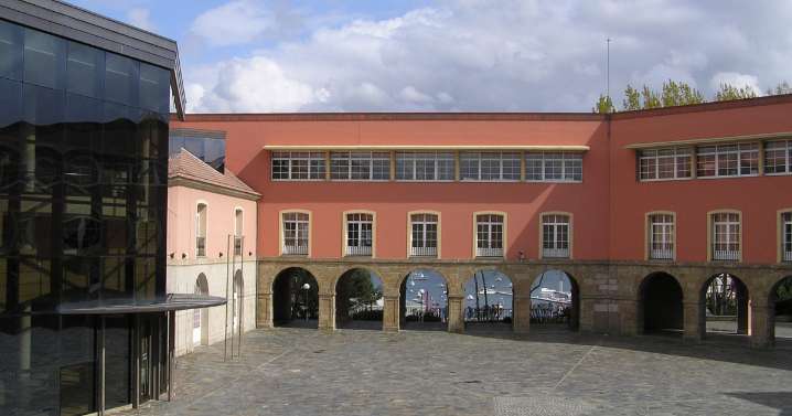 Un hombre con problemas de salud mental genera alarma en la Universidad de La Coruña por una amenaza de bomba