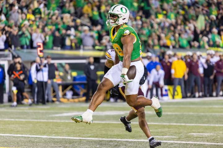 Oregon QB Dante Moore has record-setting day in win over Minnesota