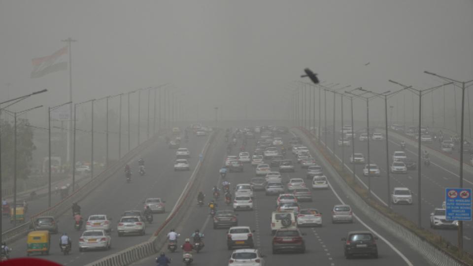 Air quality remains very poor in Delhi for sixth day