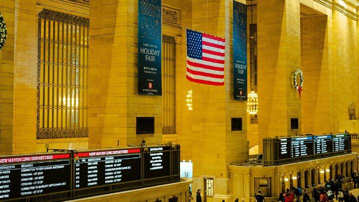 US Stock Losses Extend To Asia On AI Valuation Woes: Markets Wrap