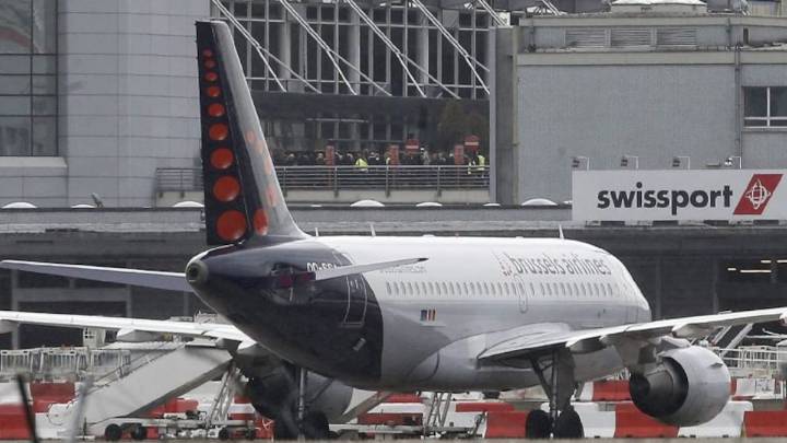 Cierran los aeropuertos de Bruselas y Lieja tras el avistamiento de varios drones