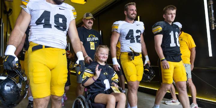Wapello 10-year-old to be Kid Captain for Hawkeyes matchup against Oregon Ducks