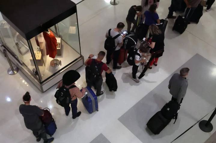 Cancellations continue at Sky Harbor despite an end to the government shutdown