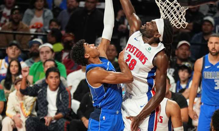 Pistons derrota 122-110 a Mavericks en el juego de NBA México