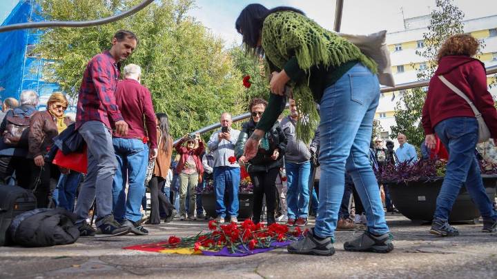Concentración en Badajoz contra la nueva ley de concordia de Extremadura: "Es peligrosa"