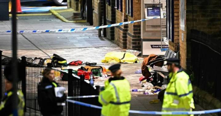 Horror en un tren de Londres: 10 apuñalados y 2 detenidos. La policía descarta que sea un ataque terrorista
