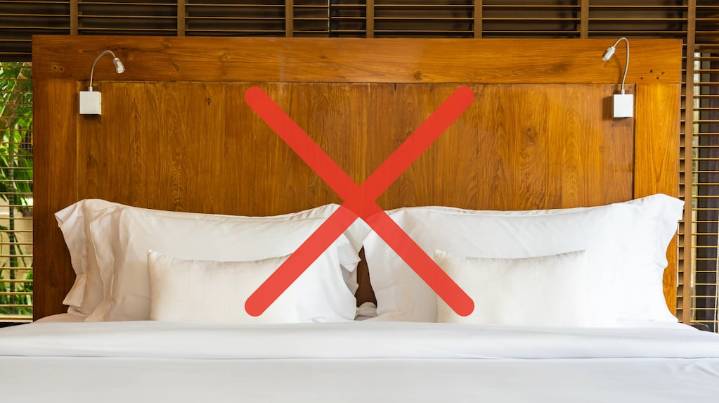 Adiós al respaldo de madera: la tendencia que optimiza el espacio y le da un toque único al dormitorio