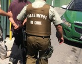 Joven es acusado de apuñalar y asfixiar a su mamá en el Biobío: También habría atacado a su papá y antes mató a su abuela