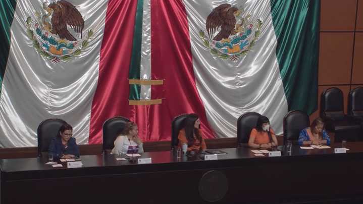 María Elena Ríos y Cecy Flores ofrecen su testimonios ante violencia contra las mujeres