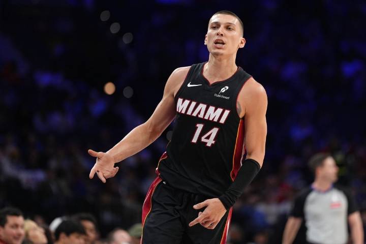Deadspin | Tyler Herro, Bam Adebayo return to practice with Heat