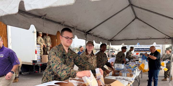 State & local groups provide Thanksgiving meals for 600 families in Rapides Parish