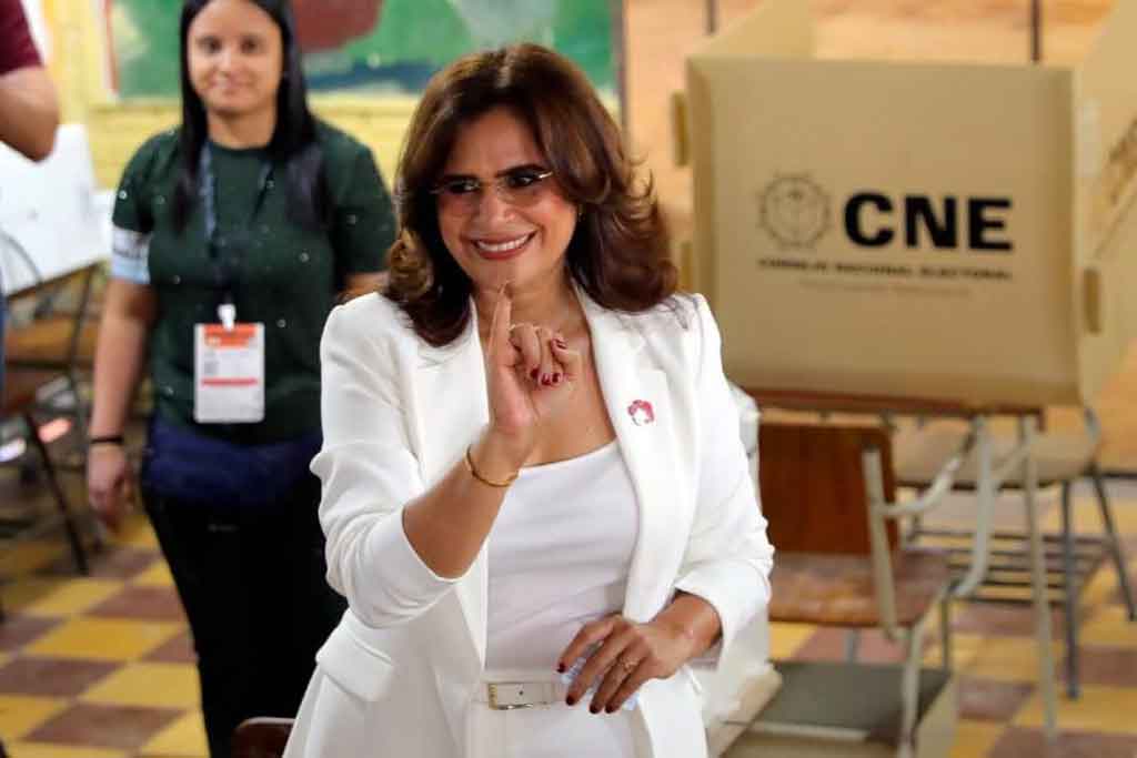Candidata oficialista califica de históricas elecciones en Honduras