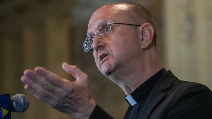 RI Catholic parishes merging in West Warwick and Providence