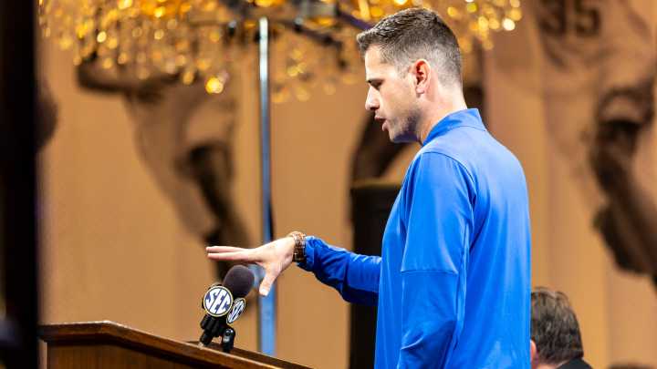 Florida basketball coach faces Arizona team he grew up rooting for