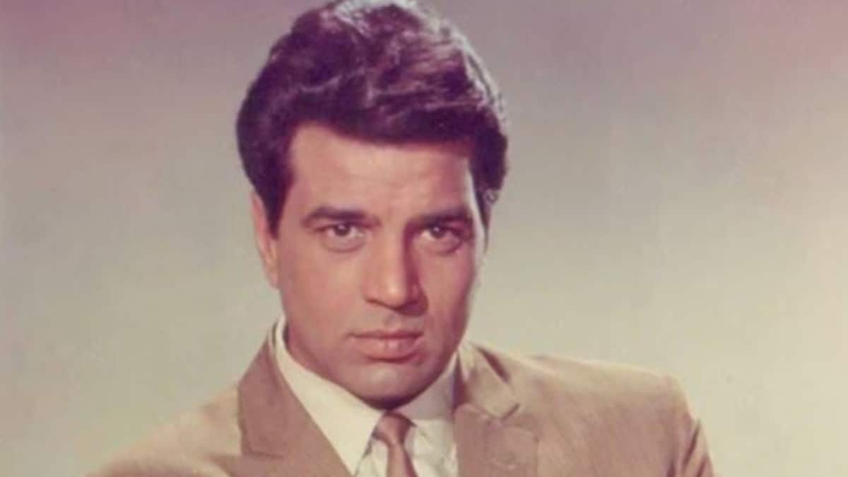 Dharmendra's First Salary: 3 Producers Signed Him But Paid Him Only This Much