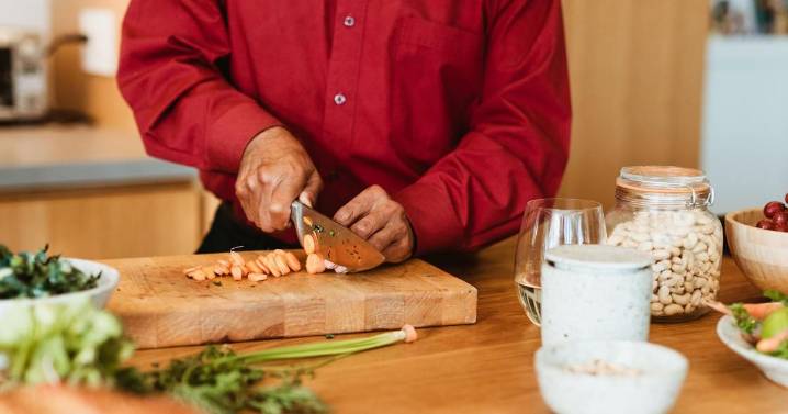 35 million tons of food go to waste yearly in the US. Experts share tips to help stop it