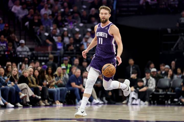 Kings' Domantas Sabonis to miss 3-4 weeks with partial meniscus tear: Sources