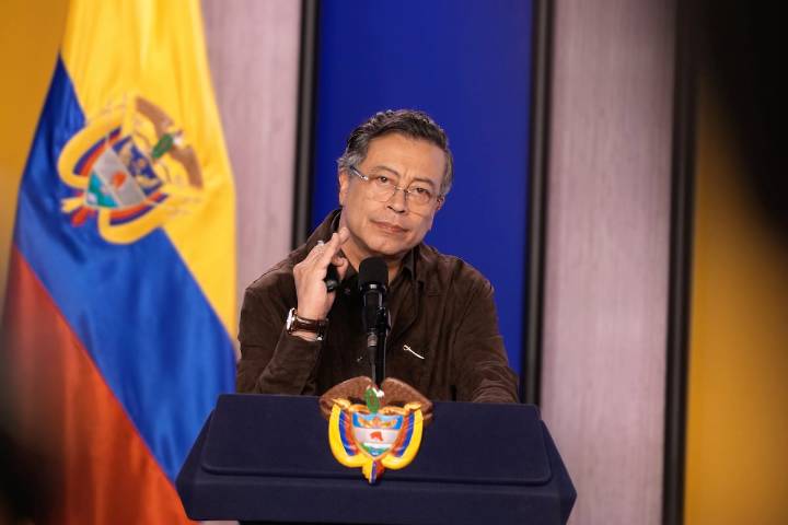 Petro retira el arancel a la industria del algodón y le pide reinventarse