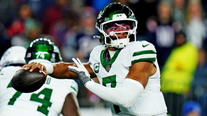 Does Jets' Aaron Glenn sound ready to bench Justin Fields?