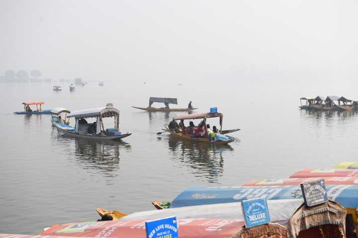 Mercury Continues Free Fall In Kashmir; Srinagar Coldest At Minus 2.1 Degrees