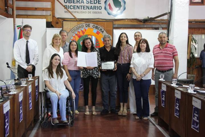 El Concejo distinguió al bandoneonista obereño Joaquín Benítez por su aporte a la cultura