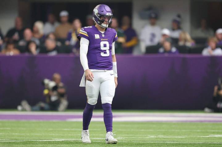 Vikings continue chalking up QB J.J. McCarthy's struggles to growing pains